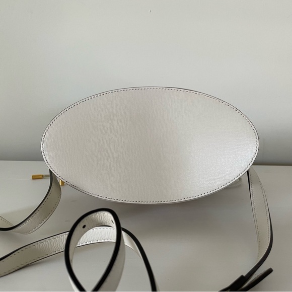 Gucci 1955 Horsebit Leather Bucket Bag in White - Picture 7 of 11